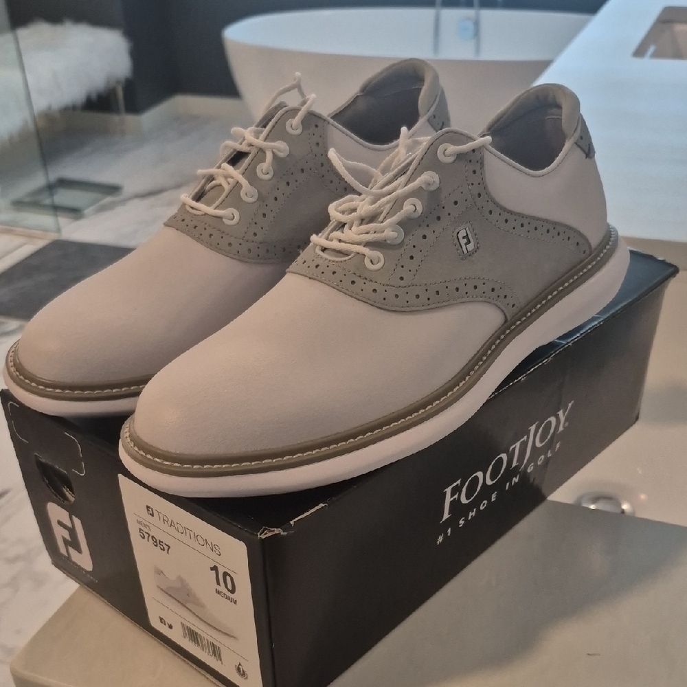 FootJoy Men's White and Gray Derbys